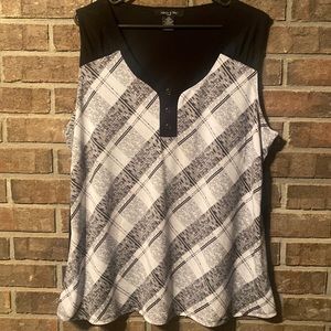 Super cute lightweight sleeveless blouse by Adele &  May size